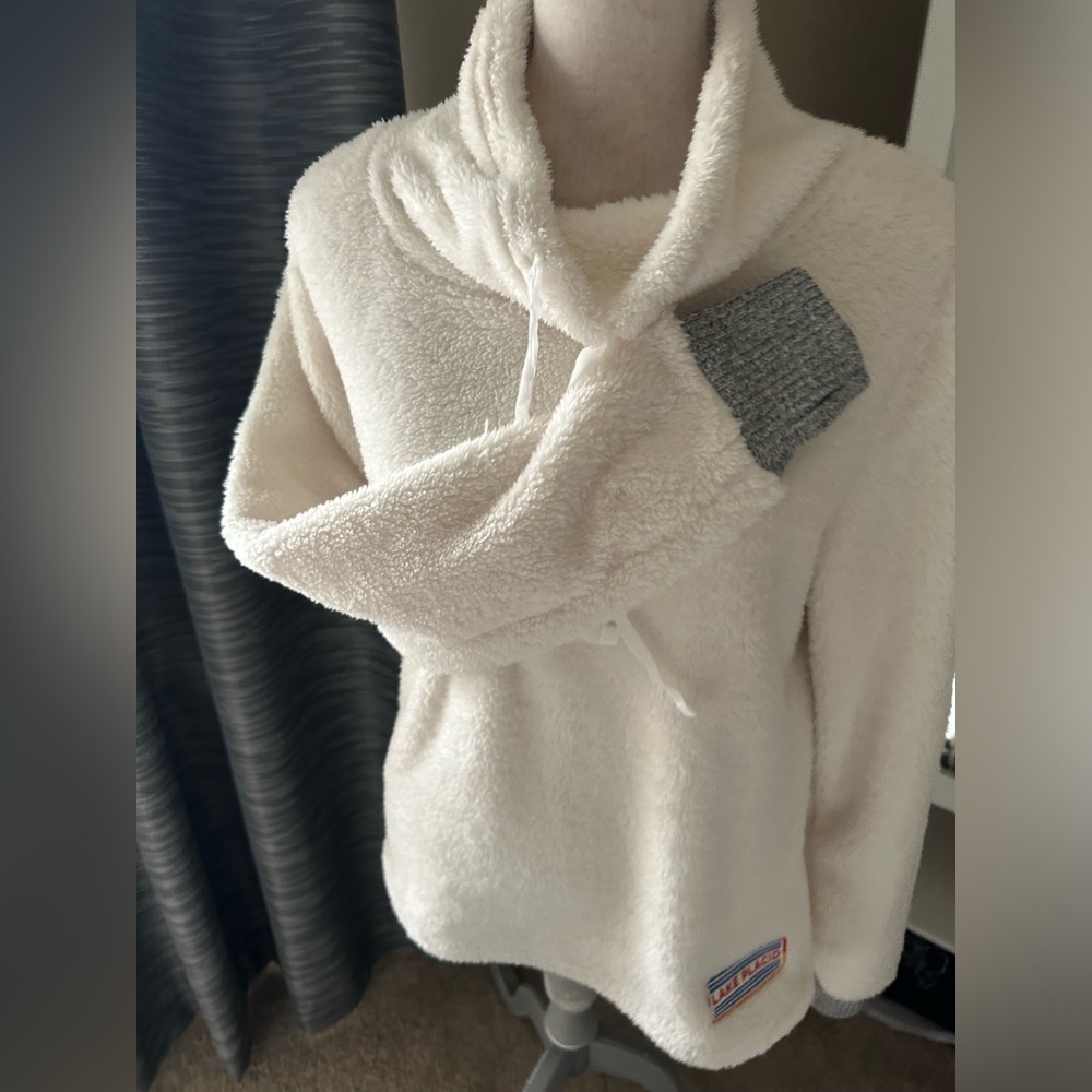 Off white fleece, Lake Placid, medium, new